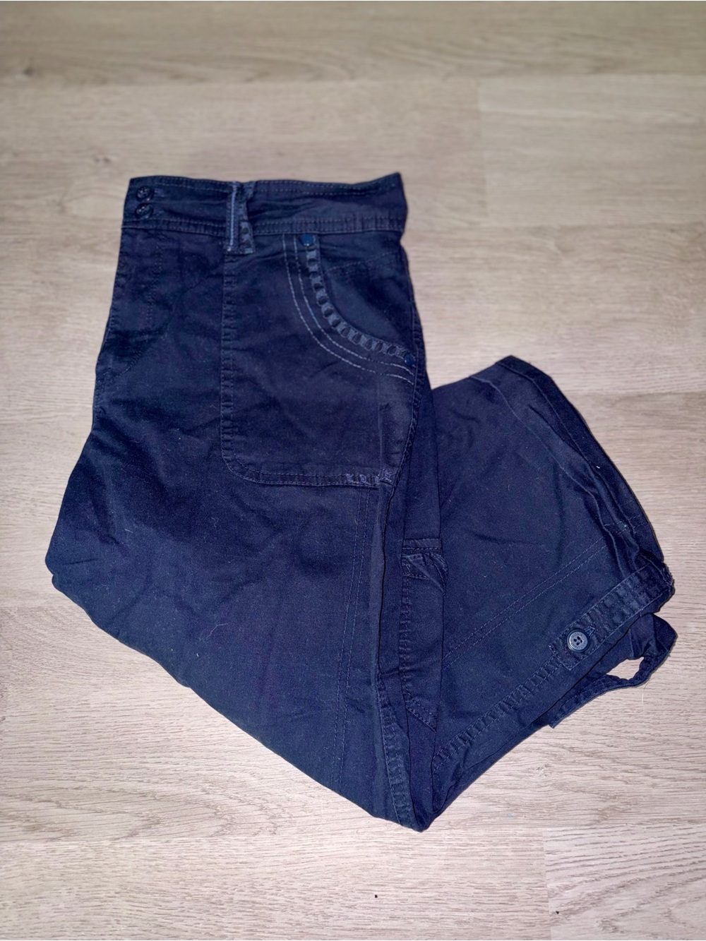 Gloria Vanderbilt Navy Capris with Stitch Detail